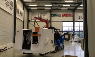 Manutention d'un tour numérique DMG à Lyon