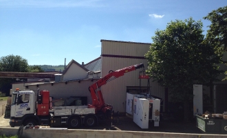 Déchargement d'un centre d'usinage MAZAK de 15 tonnes à 