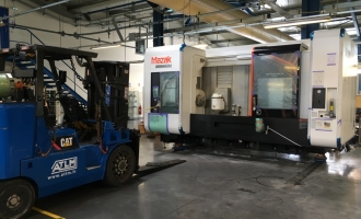 Manutention pour scellement d,un centre d'usinage Mazak de 18 tonnes à Grenoble