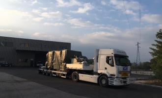 Transport et bachage d'un centre d'usinage de 25 tonnes