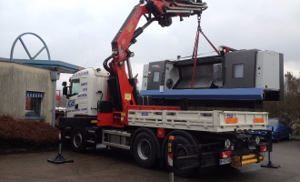 Déchargement d'un tour numérique DOOSAN de 12 tonnes à Valence