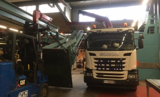 Manutention pour relevage et mise en place d'une machine à Culoz