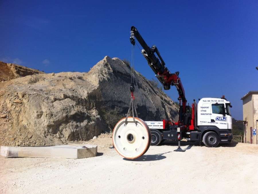 Levage industriel dans une carrière en Isère